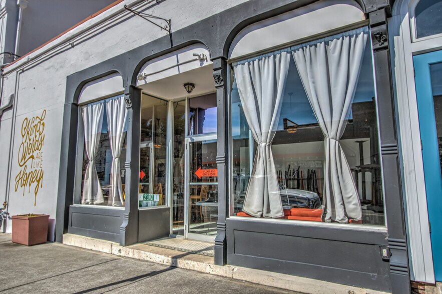 More Photos Of 215 10th St, Augusta General Retail For Sale