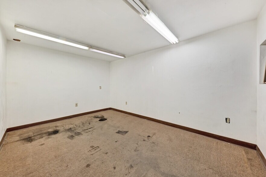 More Photos Of 98 Sproul St, McKees Rocks Truck Terminal For Sale