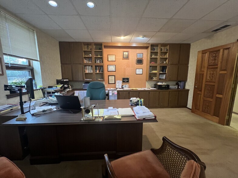 More Photos Of 1932 E Whipp Rd, Dayton Office For Sale