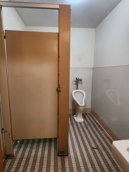 More Photos Of 3216 E Cactus Rd, Phoenix Freestanding For Sale