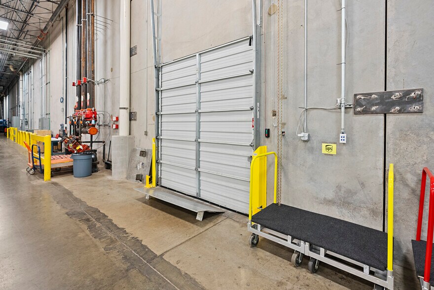 More Photos Of 3901 E Plano Pky, Plano Warehouse For Lease