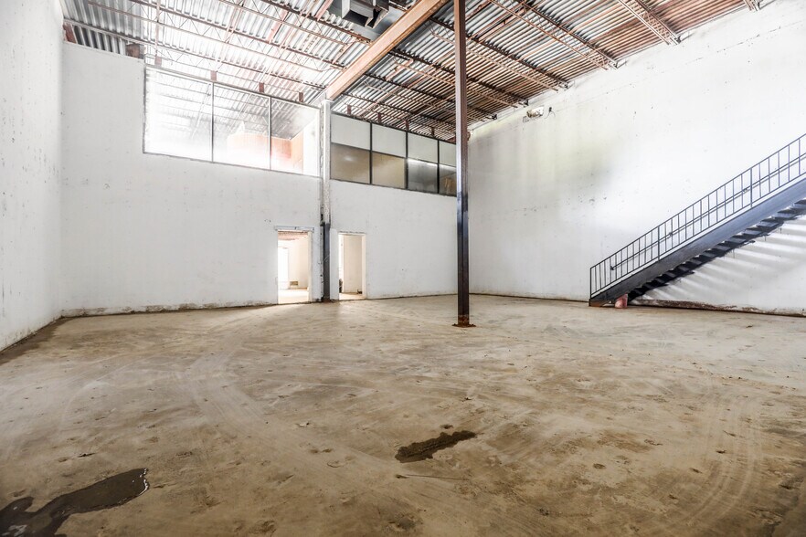 More Photos Of 7471 Marvin D Love Fwy, Dallas General Retail For Sale