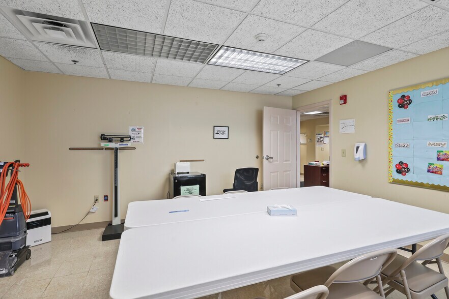 More Photos Of 1631 Main St, Niagara Falls Industrial For Sale