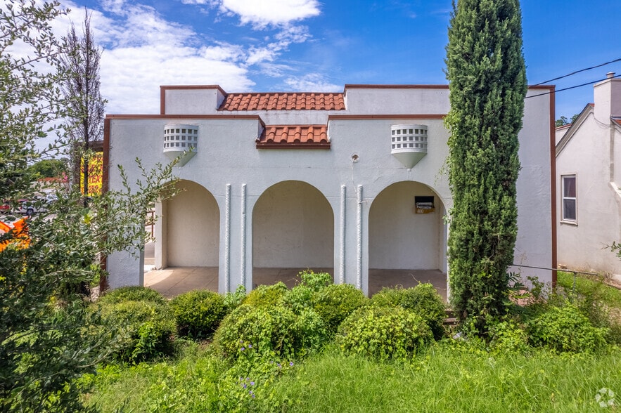 More Photos Of 400 N 23rd St, Waco Storefront Retail Office For Lease