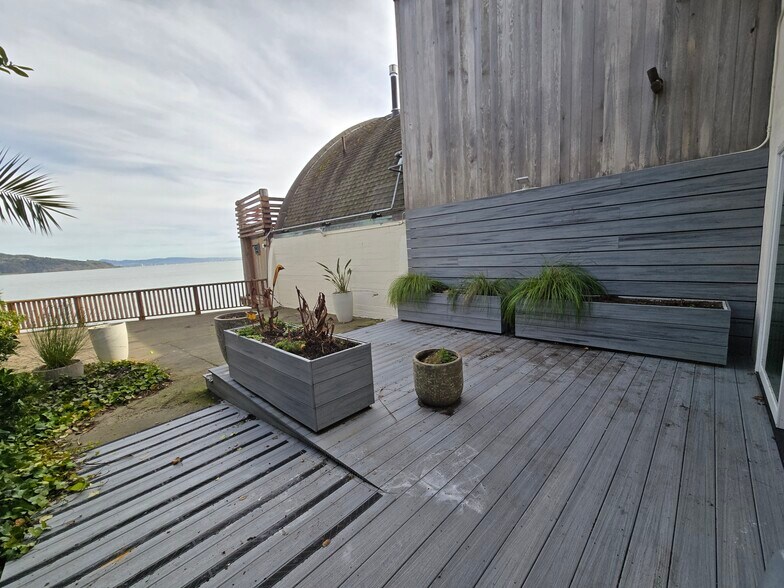 More Photos Of 666 Bridgeway, Sausalito General Retail For Sale