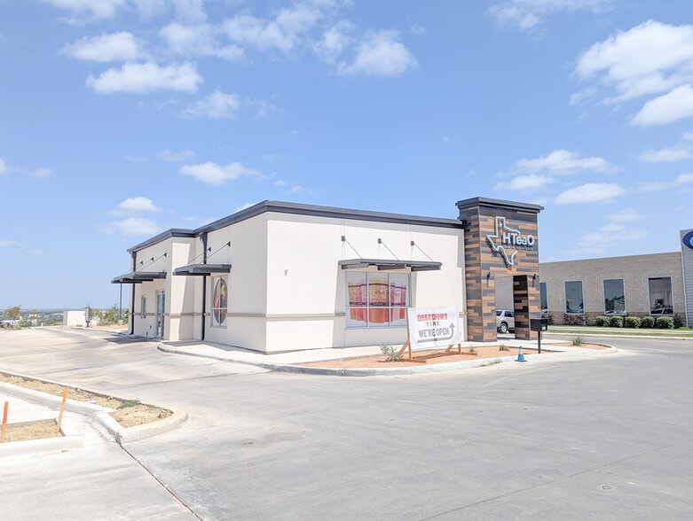 Primary Photo Of 655 S Bibb Ave, Eagle Pass General Retail For Sale