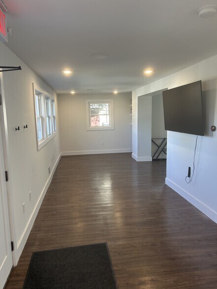More Photos Of 721 N Wood Ave, Linden Office Residential For Lease
