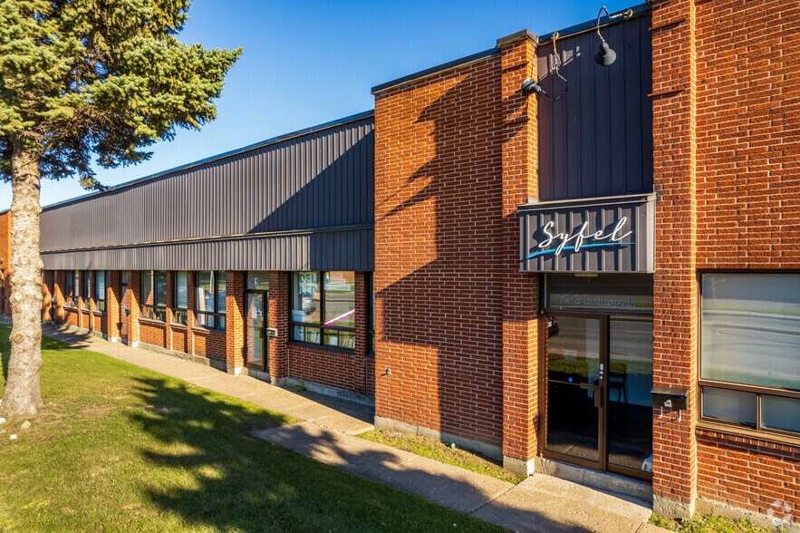 More Photos Of 72 Boul Brunswick, Pointe-claire Service For Lease