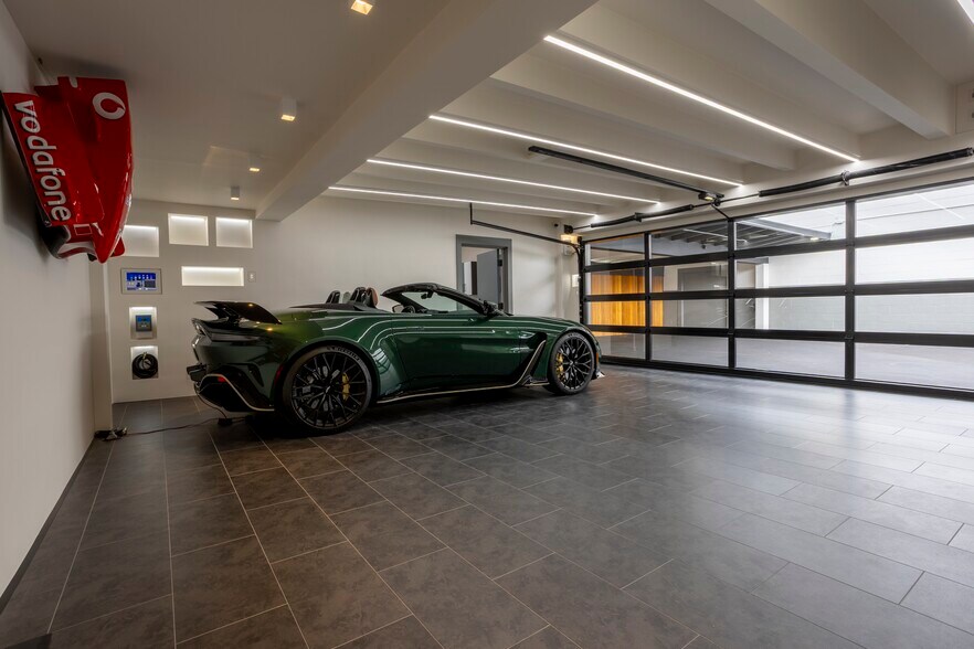 More Photos Of 1217 S Railroad Ave, San Mateo Showroom For Sale