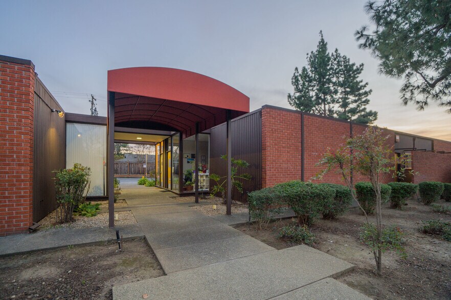More Photos Of 305 South Dr, Mountain View Medical For Lease