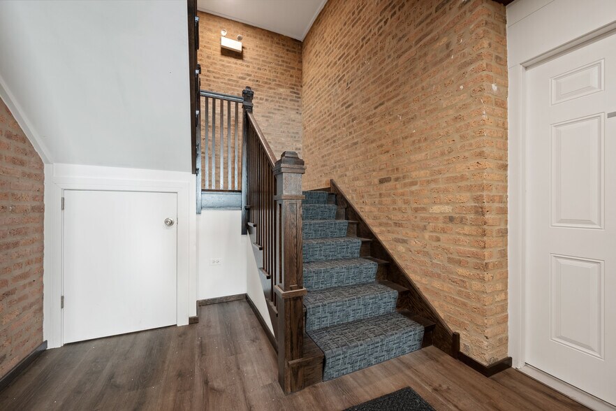 More Photos Of 1710 W Lunt Ave, Chicago Apartments For Sale