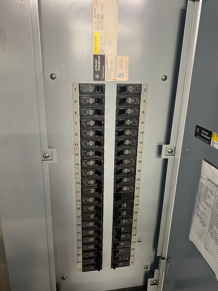 More Photos Of 20 Priscilla Ln, Auburn Service For Lease