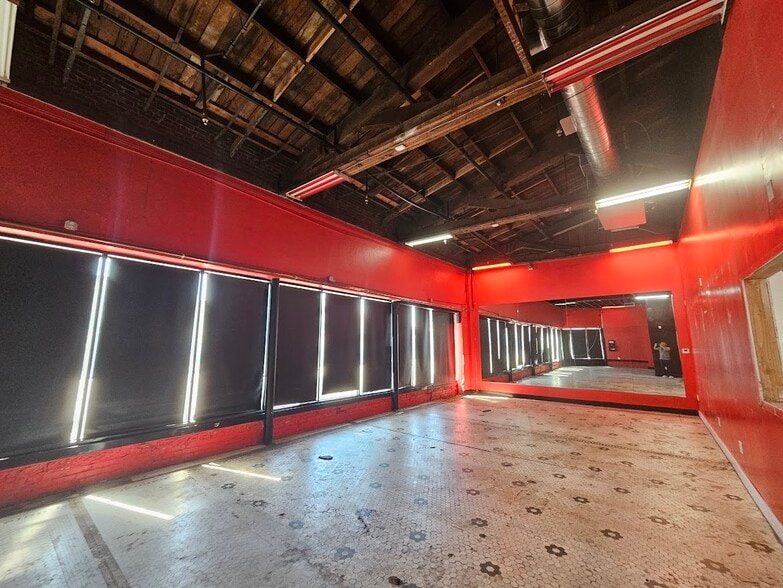 More Photos Of 400 W Pico Blvd, Los Angeles Health Club For Lease