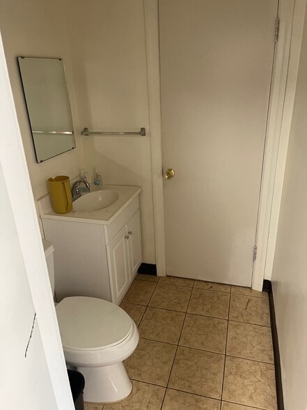 More Photos Of 735 Park Dr, Alton Office For Sale