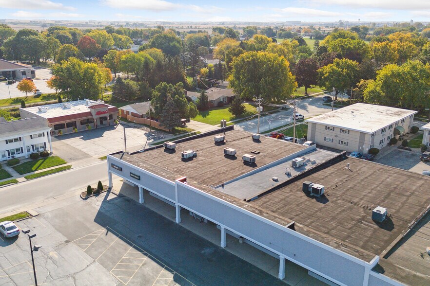 More Photos Of 120-150 May Mart Dr, Rochelle Unknown For Lease