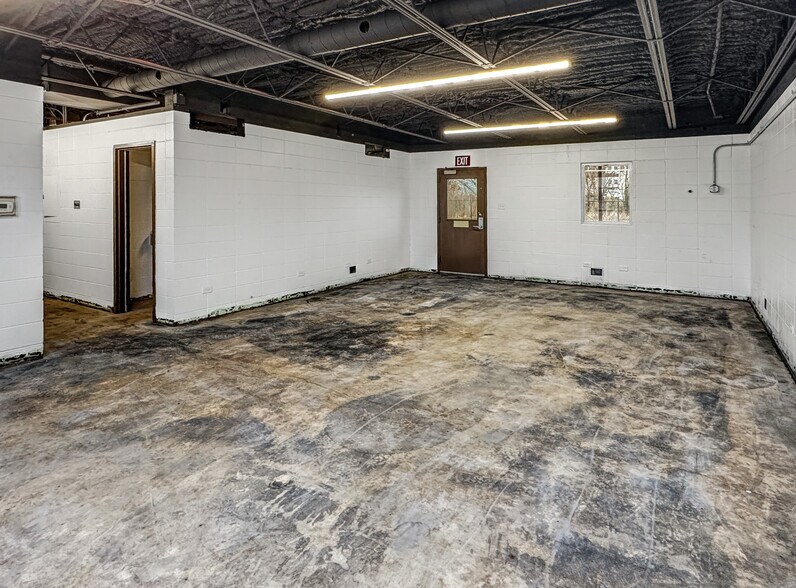 More Photos Of 313 Franklin Ave, Union Light Distribution For Sale