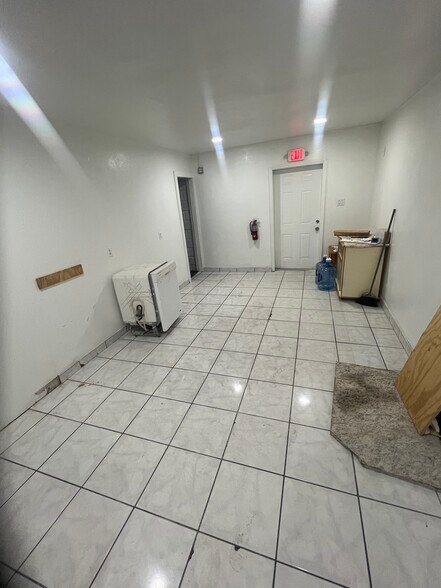 More Photos Of 840 16th St S, Saint Petersburg Office For Lease