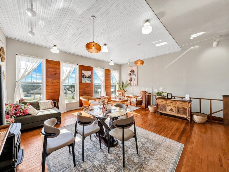 More Photos Of 106 W Main St, Pilot Point Storefront For Sale