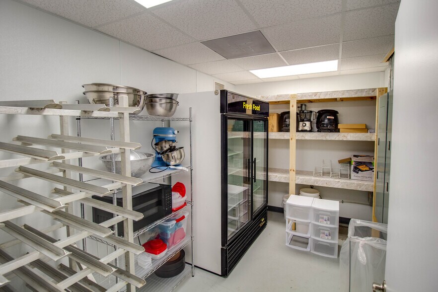 More Photos Of 711 S Central Ave, Roxana General Retail For Sale