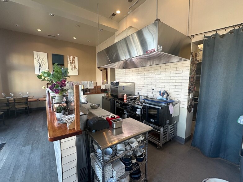 More Photos Of 27 Devine St, San Jose Storefront Retail Office For Sale