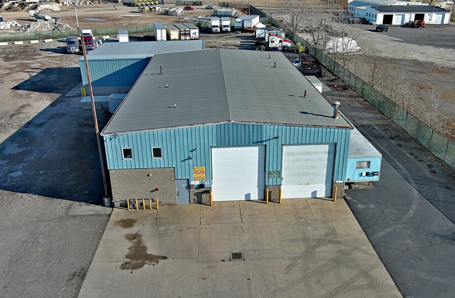 Primary Photo Of 70 N Gates Ave, Buffalo Truck Terminal For Lease