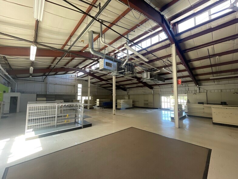 More Photos Of 11 Whitewood Ln, North Branford Garden Center For Sale