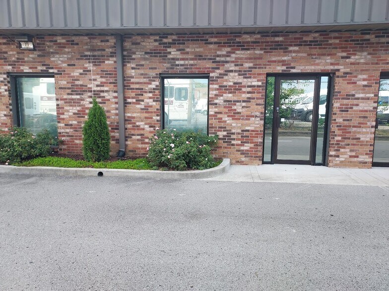 More Photos Of 120 Holiday Ct, Franklin Medical For Lease