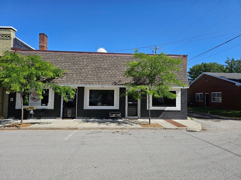 Primary Photo Of 104 E Madison Ave, Kirklin Storefront For Lease
