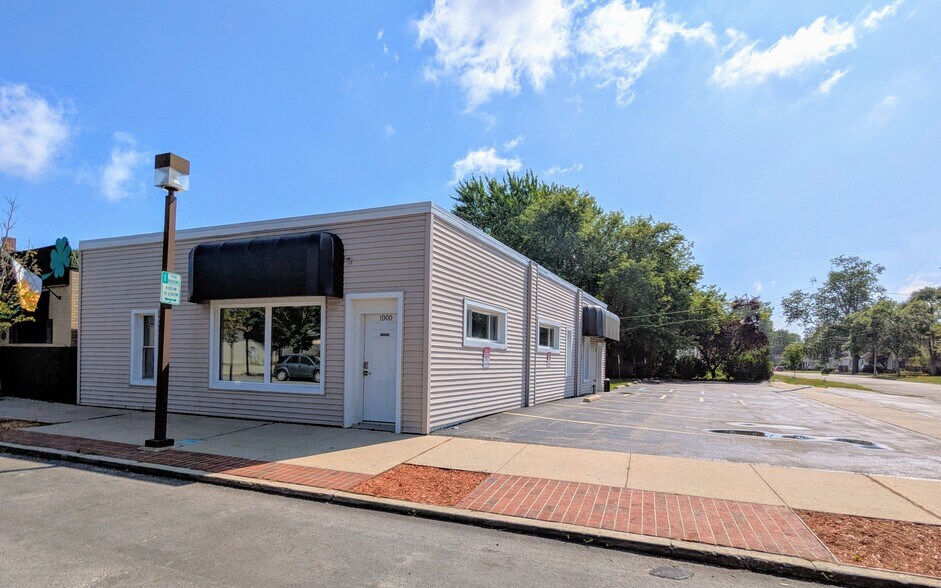 Primary Photo Of 1000 N Johnson St, Bay City Medical For Sale