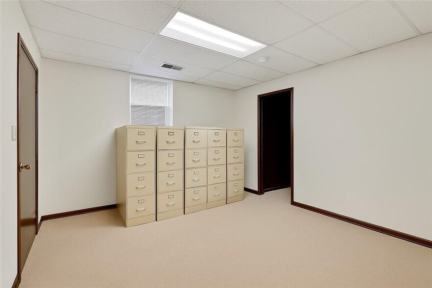 More Photos Of 29 E Beau St, Washington Medical For Sale