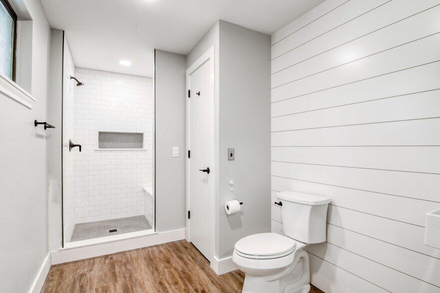 More Photos Of 2 Gordon St, Simsbury Office For Lease