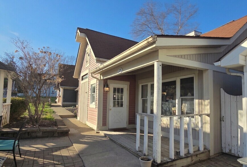 More Photos Of 195 S Main St, Waynesville Freestanding For Sale