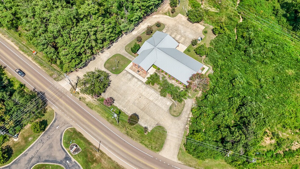 More Photos Of 1487 Belk Blvd, Oxford Office For Sale