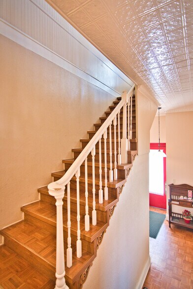 More Photos Of 226 Fort McKavitt St, Mason Hospitality For Sale