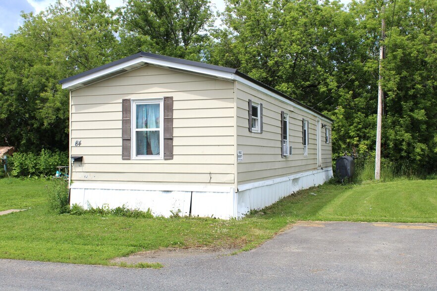 More Photos Of 50 Davis St, Presque Isle Multifamily For Sale