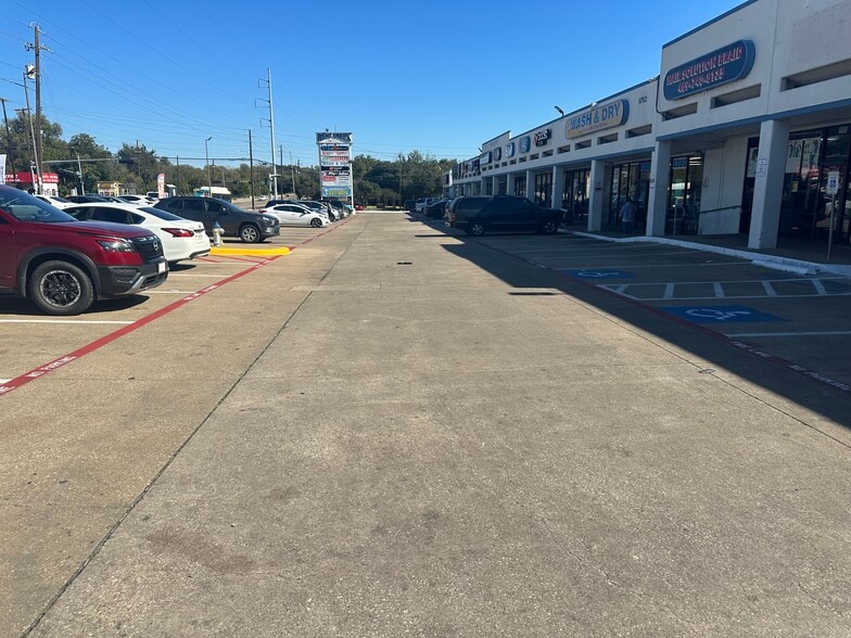 More Photos Of 9770-9798 Forest Ln, Dallas General Retail For Lease