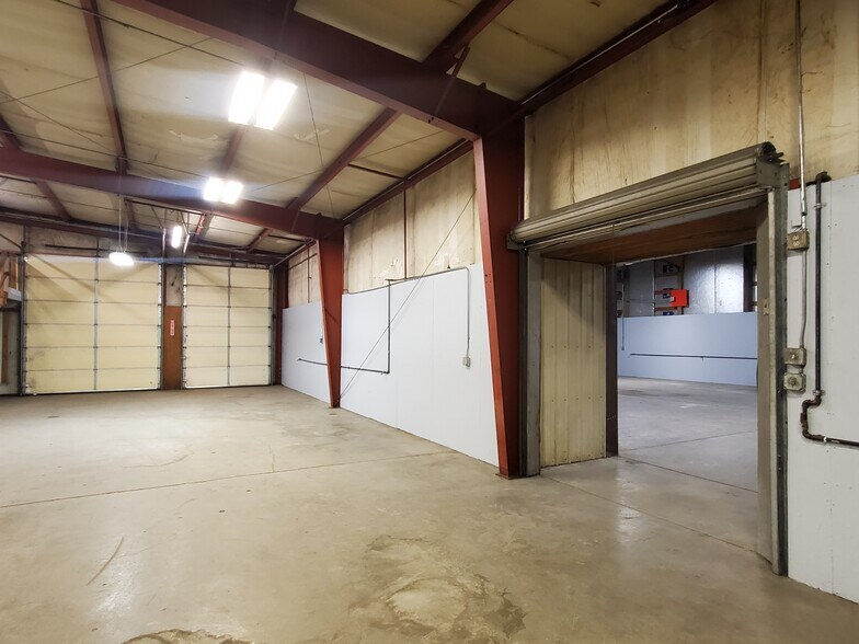 More Photos Of 1390 Commercial Way, Clarkston Manufacturing For Sale