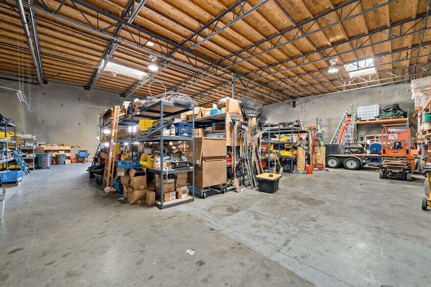 More Photos Of 18345 Pasadena St, Lake Elsinore Manufacturing For Lease