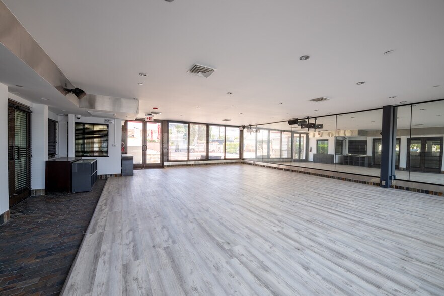 More Photos Of 8925 W Olympic Blvd, Beverly Hills Storefront Retail Office For Sale