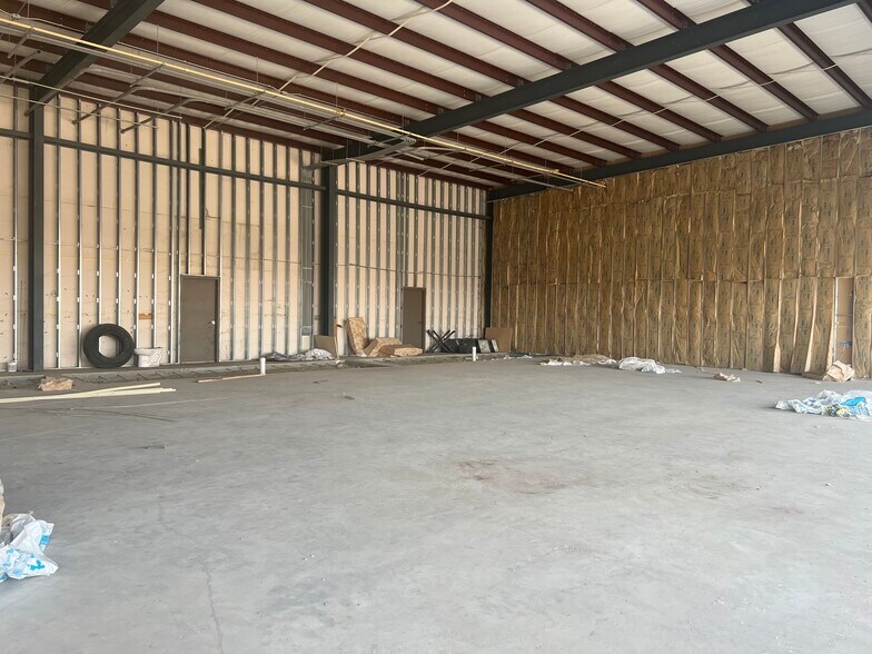 More Photos Of 2419 E Saunders St, Laredo Storefront Retail Office For Lease
