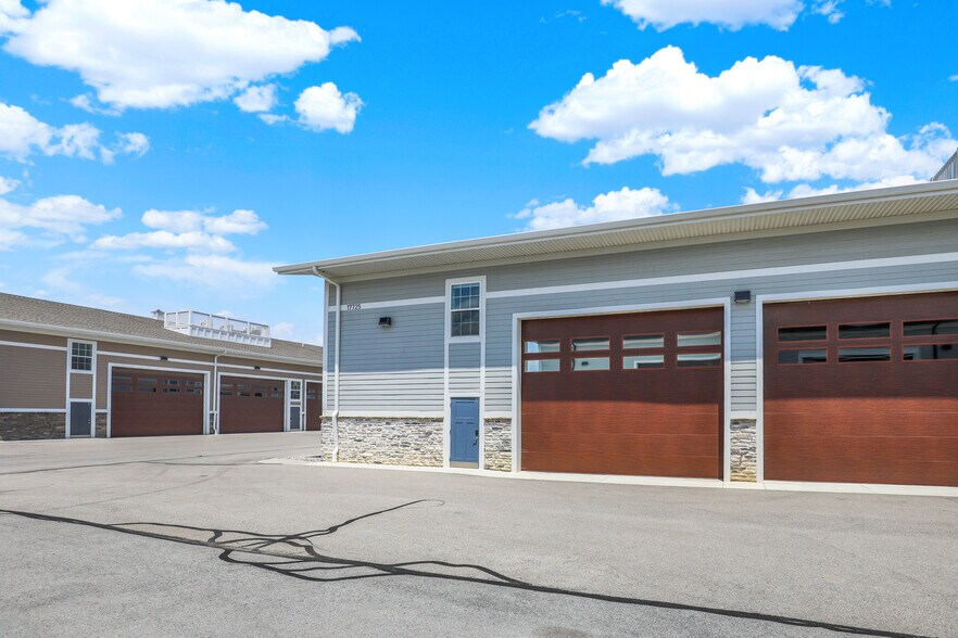 More Photos Of 17725 Motor District Cir, Carmel Showroom For Sale