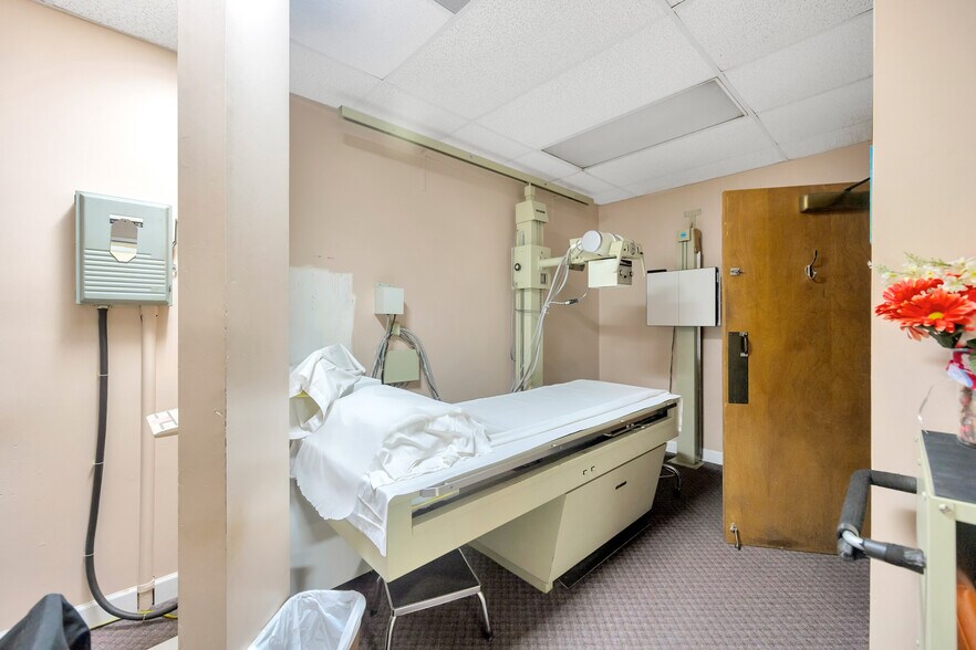 More Photos Of 13644 Walsingham Rd, Largo Medical For Lease