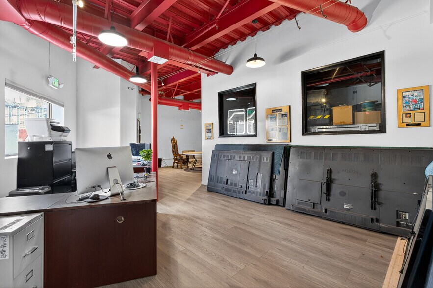 More Photos Of 435-437 N Varney St, Burbank Warehouse For Lease