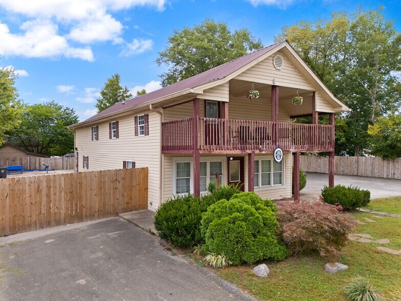 More Photos Of 4418 Main St, Clay City Flex For Sale