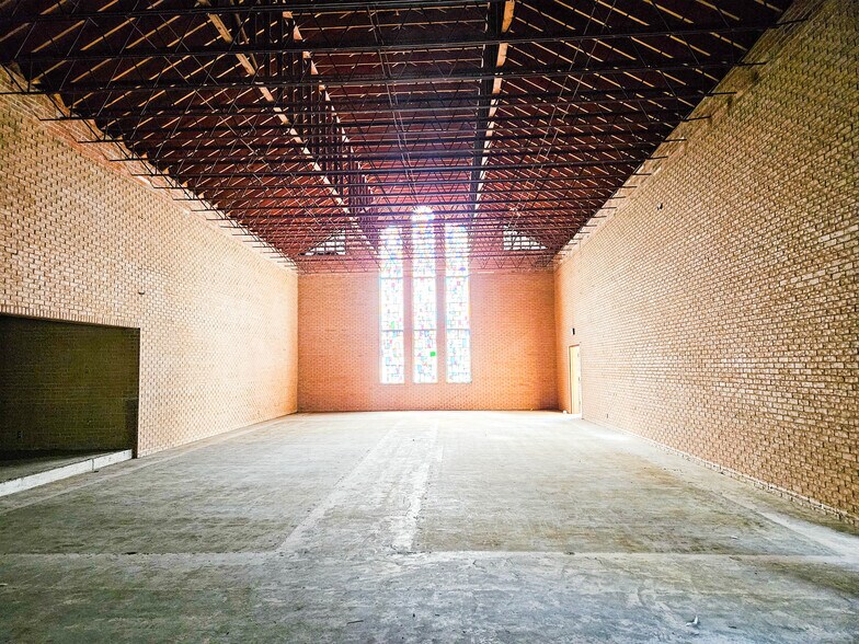 More Photos Of 716 Main St, Garland Office For Lease