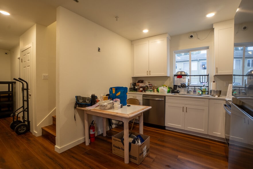 More Photos Of 1528 SE Holgate Blvd, Portland General Retail For Sale