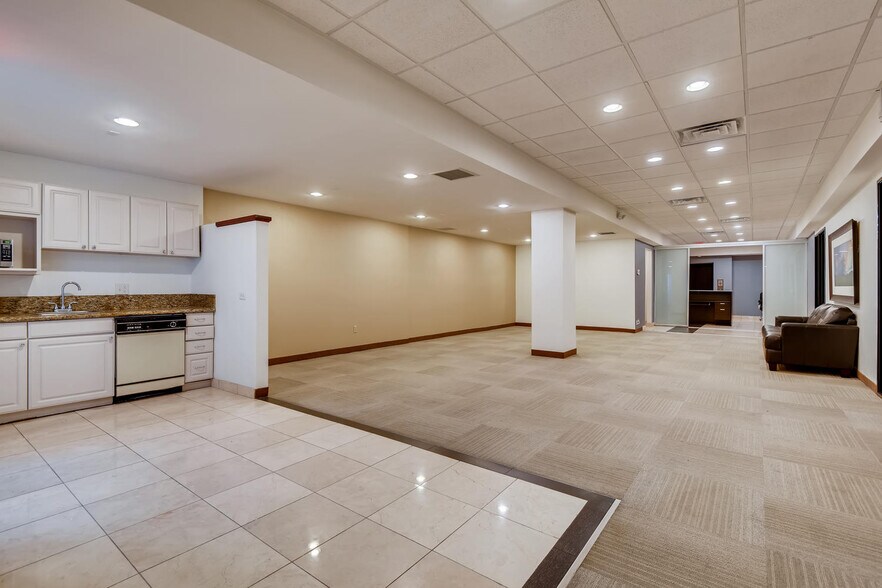 More Photos Of 228 S 4th St, Las Vegas Office For Sale