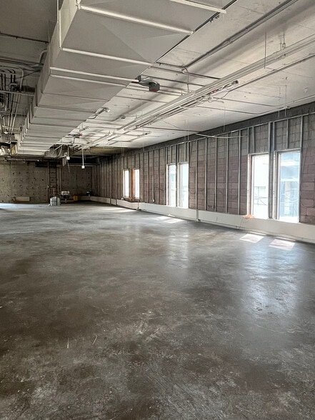 More Photos Of 601 17th Ave SW, Calgary Restaurant For Lease