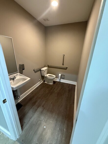 More Photos Of 1667 Shug Jordan Pky, Auburn Flex For Lease