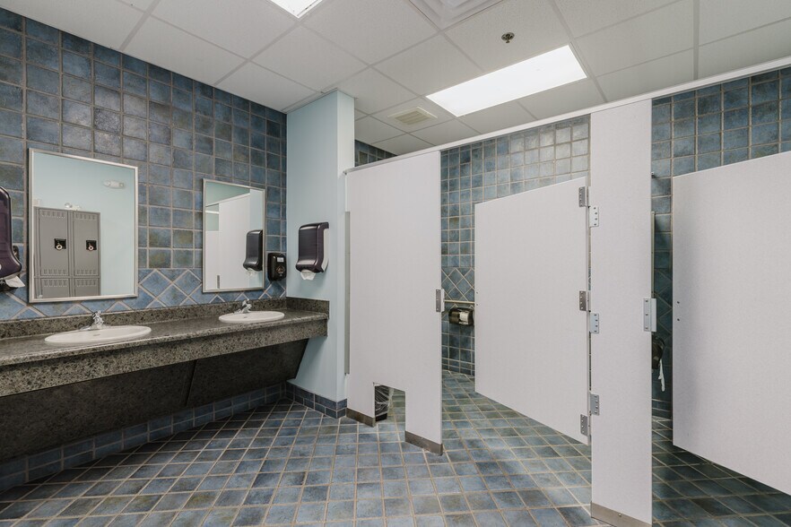 More Photos Of 619 Pointe North Blvd, Albany Medical For Lease